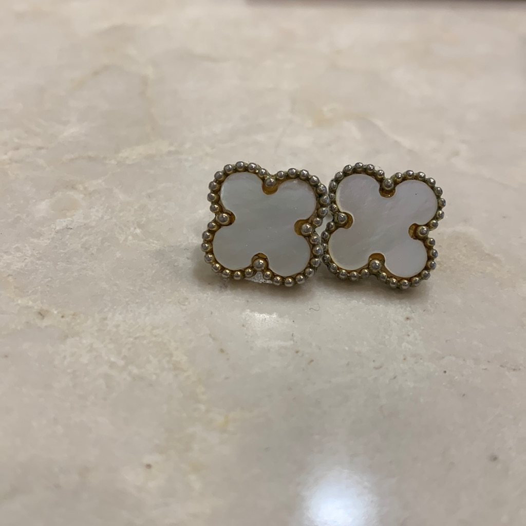 For Ash White And Gold Clover Earrings 15$